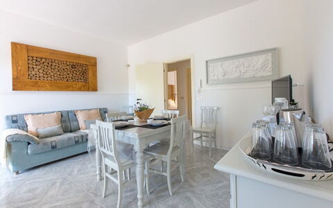 Villa Nettuno: Kamer, Eigendom, Meubilair, Interieur Ontwerp, Woonkamer, Gebouw, Tafel, Huis, Onroerend Goed, Huis