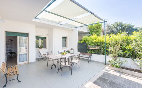 Villa Stelladali: Eigendom, Gebouw, Huis, Onroerend Goed, Kamer, Huis, Interieur Ontwerp, Woongebied, Dak, Meubilair