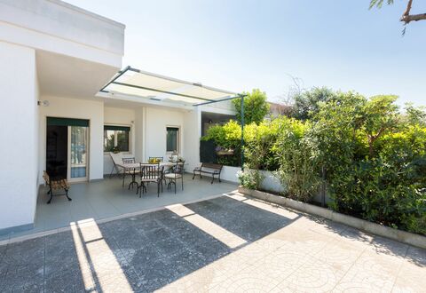 Villa Stelladali: Eigendom, Gebouw, Huis, Onroerend Goed, Huis, Kamer, Architectuur, Landgoed, Woongebied, Verdieping