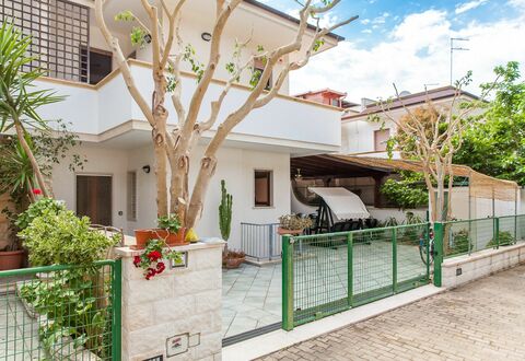 Villa Victory: Eigendom, Huis, Gebouw, Onroerend Goed, Huis, Woongebied, Architectuur, Facade, Appartement, Kamer