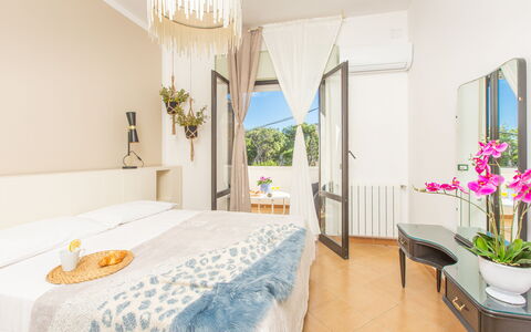 La Terrazza Vista Mare Di Marco: Slaapkamer, Kamer, Eigendom, Meubilair, Bed, Interieur Ontwerp, Gebouw, Suite, Onroerend Goed, Huis