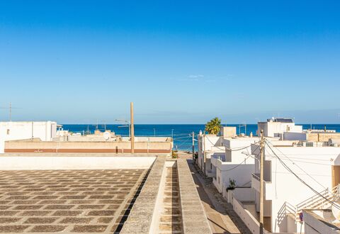 La Terrazza Vista Mare Di Marco: Lucht, Dag, Eigendom, Zee, Dak, Architectuur, Azure, Horizon, Vakantie, Onroerend Goed