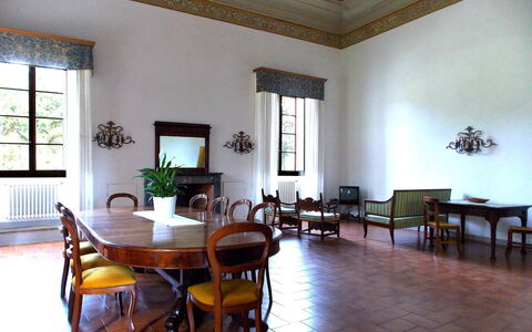 Villa Sandra: Kamer, Eigendom, Gebouw, Interieur Ontwerp, Meubilair, Verdieping, Plafond, Huis, Onroerend Goed, Architectuur
