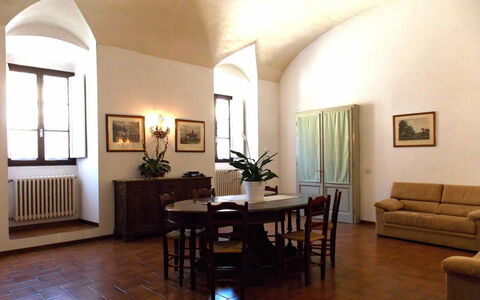 Villa Sandra: Kamer, Eigendom, Gebouw, Verdieping, Interieur Ontwerp, Meubilair, Houten Vloer, Plafond, Hardwood, Woonkamer
