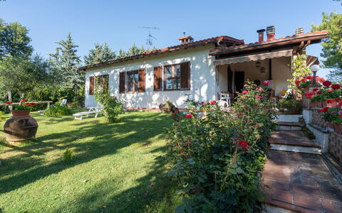 Villa Campiglia: Eigendom, Huis, Onroerend Goed, Huis, Gebouw, Verblijf, Werf, Boerderij, Villa, Landelijk Gebied