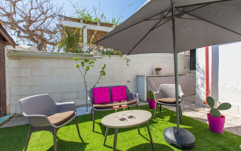 Casa Rosa: Eigendom, Patio, Backyard, Werf, Huis, Paraplu, Meubilair, Gras, Tafel, Gebouw