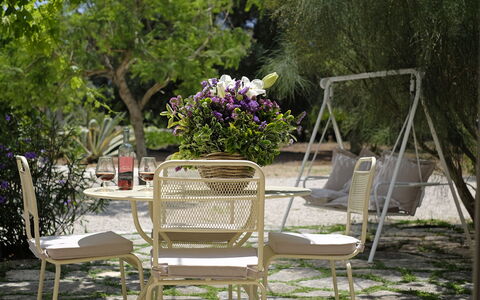 Masseria Pagliamonte: Stoel, Meubilair, Klapstoel, Buitenmeubels, Tafel, Lavendel, Tuin, Patio, Buitentafel, Fabriek