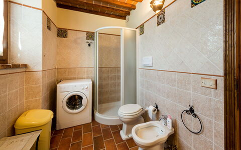 Casale Vacanze Il Granaio: Badkamer, Eigendom, Kamer, Toilet, Huis, Gebouw, Interieur Ontwerp, Loodgieterswerkinrichting, Onroerend Goed, Verdieping