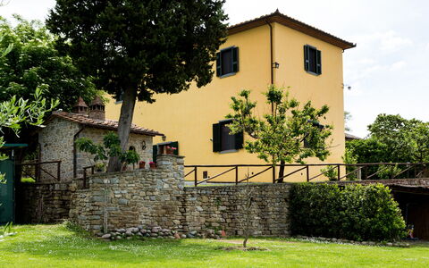 Casale Vacanze Il Granaio: Eigendom, Huis, Groen, Muur, Gebouw, Architectuur, Boom, Landelijk Gebied, Lucht, Gras