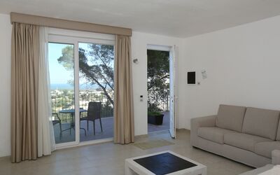 Villa Eos: Meubilair, Bankstel, Hout, Comfort, Interieur Ontwerp, Schaduw, Slaapbank, Verdieping, Woonkamer