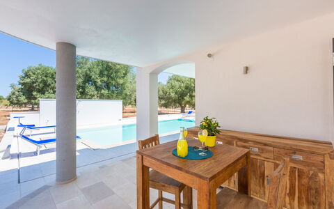 Villa Stella Cadente: Eigendom, Meubilair, Tafel, Azure, Hout, Interieur Ontwerp, Flooring, Stoel, Verdieping, Fabriek