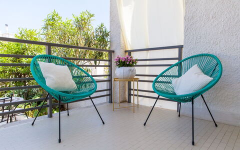 Villa Fontanelle: Fabriek, Meubilair, Eigendom, Bloem, Stoel, Groen, Azure, Buitenmeubels, Comfort, Hout