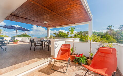Villa Pantanagianni Beach: Lucht, Fabriek, Meubilair, Eigendom, Stoel, Tafel, Schaduw, Buitenmeubels, Interieur Ontwerp, Boom