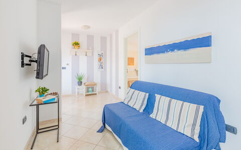 Villa Pantanagianni Beach: Eigendom, Meubilair, Gebouw, Azure, Huis, Comfort, Interieur Ontwerp, Architectuur, Hout, Woonkamer