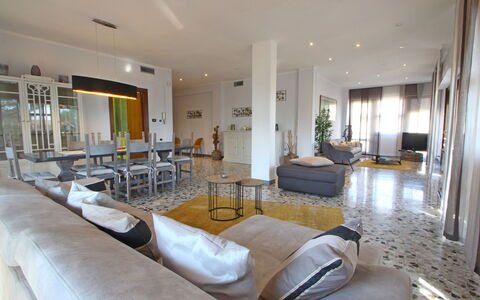 Marina Apartment: Eigendom, Kamer, Gebouw, Interieur Ontwerp, Woonkamer, Meubilair, Onroerend Goed, Huis, Verdieping, Huis