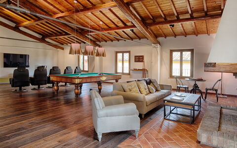 Tenuta Cambiano: Kamer, Eigendom, Woonkamer, Gebouw, Houten Vloer, Interieur Ontwerp, Verdieping, Meubilair, Huis, Hardwood