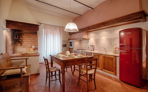 Tenuta Cambiano: Kamer, Meubilair, Gebouw, Interieur Ontwerp, Eigendom, Plafond, Verdieping, Keuken, Eetkamer, Huis