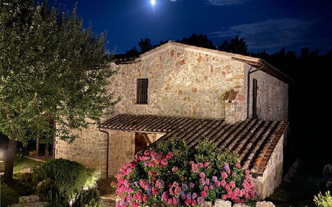 Beautiful Stone Country Villa: Lucht, Fabriek, Venster, Natuur, Gebouw, Bloem, Boom, Landschap
