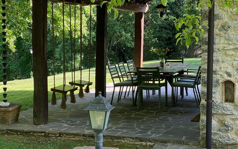 Beautiful Stone Country Villa: Meubilair, Hout, Buitenmeubels, Tuin, Schaduw, Tafel, Flagstone, Buitentafel, Stoel, Outdoor Structuur