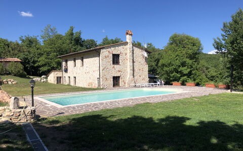 Beautiful Stone Country Villa: Lucht, Fabriek, Boom, Land Lot, Schaduw, Gras, Vrije Tijd, Recreatie, Gebouw, Landschap