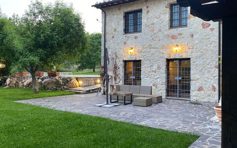 Beautiful Stone Country Villa: Venster, Fabriek, Gebouw, Boom, Deur, Weg Oppervlak, Verblijf, Huis, Woongebied, Gras