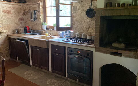 Beautiful Stone Country Villa: Countertop, Cabinetry, Eigendom, Gootsteen, Wastafel, Kraan, Keuken, Fornuis, Venster, Toestel Van De Keuken