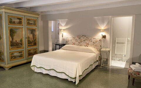 Il Mezzanino: Slaapkamer, Meubilair, Bed, Kamer, Bed Frame, Laken, Eigendom, Bedding, Matras, Interieur Ontwerp