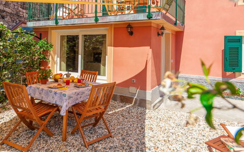 Portovecchio Apartments - Levanto: Eigendom, Kamer, Huis, Gebouw, Onroerend Goed, Tafel, Meubilair, Eetkamer, Huis, Patio