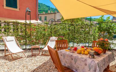 Portovecchio Apartments - Levanto: Eigendom, Onroerend Goed, Huis, Gebouw, Kamer, Geel, Vakantie, Landgoed, Toevlucht, Huis