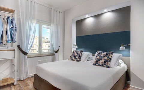 Luxury Blues Apartment: Meubilair, Blauw, Comfort, Cabinetry, Interieur Ontwerp, Verdieping, Flooring, Venster, Gebouw