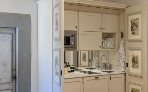 Casa Annateresa: Cabinetry, Eigendom, Countertop, Wastafel, Hout, Interieur Ontwerp, Keuken, Toestel Van De Keuken, Plank