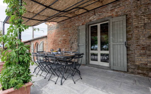 Villa Milluzzi: Meubilair, Gebouw, Tafel, Fabriek, Venster, Stoel, Hout, Deur, Architectuur, Steen