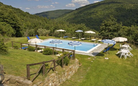 Villa Il Biancospino: Fabriek, Berg, Lucht, Wolk, Water, Zwembad, Boom, Schaduw, Land Lot, Natuurlijk Landschap