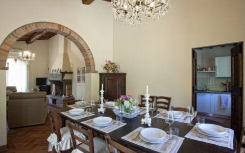 Villa Sole: Tafel, Meubilair, Eigendom, Stoel, Spiegel, Interieur Ontwerp, Verlichting, Decoratie, Gebouw, Hout