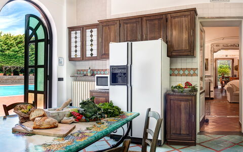 Palazzo Villa Dei Nobili: Cabinetry, Meubilair, Countertop, Groen, Hout, Fabriek, Keuken, Interieur Ontwerp, Venster, Woonkamer