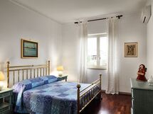 sound-of-the-sun-apartment-sorrento-apartment-bedroom