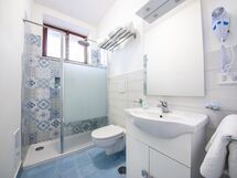 casina-priora-sorrento-villa-bathroom