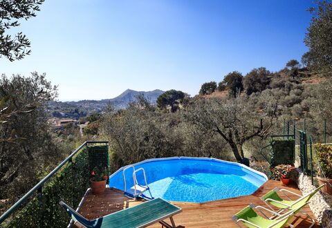 La Villa Dell'olio: Lucht, Watervoorraden, Water, Berg, Blad, Azure, Fabriek, Zwembad, Boom, Natuurlijk Landschap