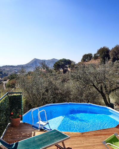 La Villa Dell'olio: Lucht, Watervoorraden, Water, Berg, Blad, Azure, Fabriek, Zwembad, Boom, Natuurlijk Landschap