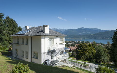 Villa Ermelinda: Lucht, Fabriek, Eigendom, Gebouw, Water, Boom, Wolk, Venster, Berg, Woongebied