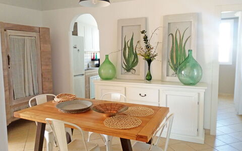 Villa Giunone: Kamer, Hout, Interieur Ontwerp, Verdieping, Flooring, Tafel, Meubilair, Interieur Ontwerp, Muur, Eetkamer
