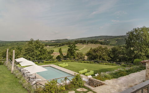 Villa Pianvecchio: Fabriek, Land Lot, Zwembad, Tuin, Landelijk Gebied, Struik, Werf, Landscaping, Hek, Plantage