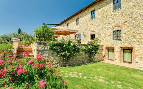 Villa Sole Del Chianti: Fabriek, Bloem, Gebouw, Venster, Eigendom, Lucht, Boom, Natuurlijk Landschap, Land Lot, Huis