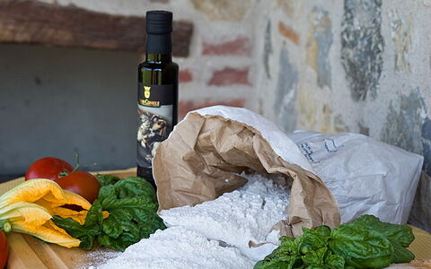 Villa Miravalle: Voedsel, Tableware, Ingrediënt, Fles, Tafel, Oranje, Natuurlijke Voedingsmiddelen, Fruit