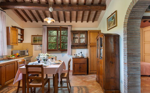 Villa Laura: Cabinetry, Meubilair, Tafel, Hout, Fotolijst, Lade, Interieur Ontwerp, Stoel, Countertop, Keuken