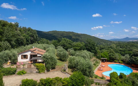 Villa Laura: Lucht, Wolk, Fabriek, Natuur, Natuurlijk Landschap, Berg, Water, Boom, Bergachtig Landvormen, Landschap