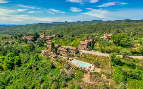 Borgo San Vincenti: Wolk, Fabriek, Lucht, Groen, Berg, Azure, Natuurlijk Landschap, Boom, Vegetation, Plain