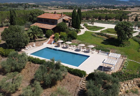 Campo Valerio: Water, Eigendom, Gebouw, Fabriek, Azure, Boom, Plantkunde, Zwembad, Vrije Tijd, Woongebied