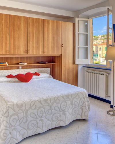 Studio Paola - Levanto: Meubilair, Cabinetry, Comfort, Hout, Interieur Ontwerp, Lade, Gebouw, Flooring, Bed, Verdieping