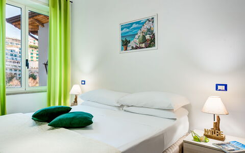 Living Times Apartment: Meubilair, Eigendom, Groen, Comfort, Blauw, Azure, Textiel, Verlichting, Hoofdkussen, Interieur Ontwerp